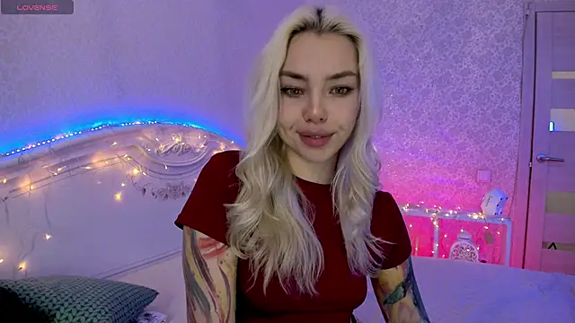 LillyMoure_'s cam snapshot