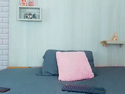 Selenegomezz's cam snapshot