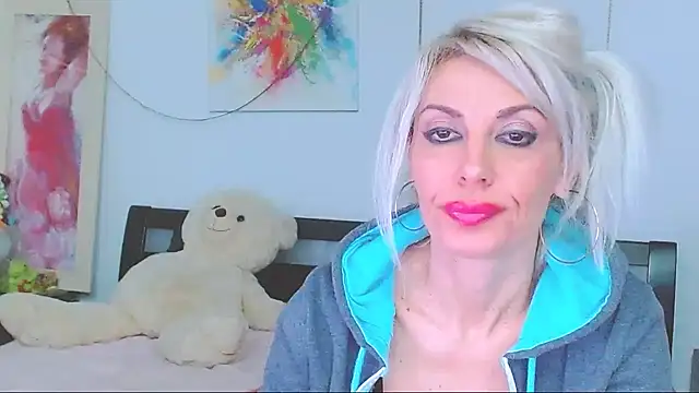 HoneyLara's cam snapshot