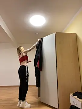 Milly-Kiss live sex cam