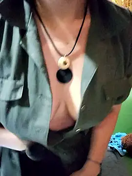 ilonna2025 live sex cam