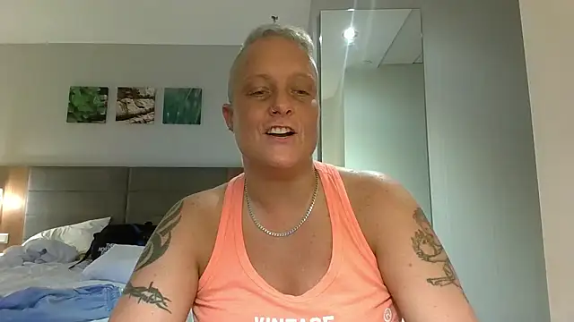 Bendoverbetty3 live sex cam