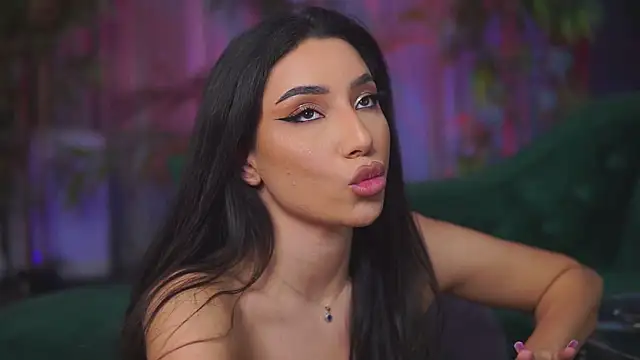 GinaValentinna's cam snapshot