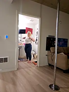 VirginDaisy's cam snapshot