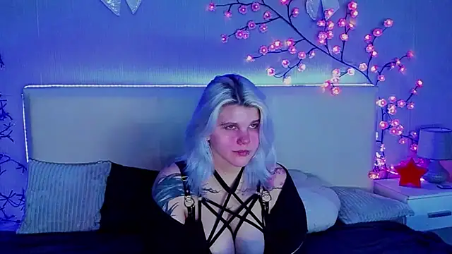 JoannLowe's cam snapshot