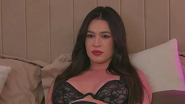 reyabaines live sex cam