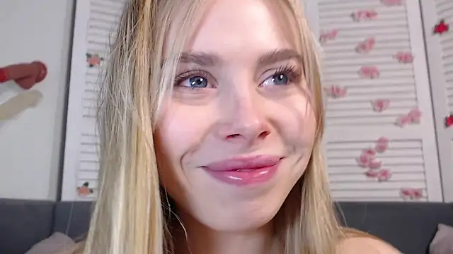 sofiaa_here's cam snapshot