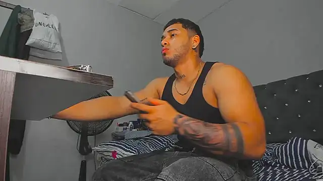 evan_hardy's cam snapshot