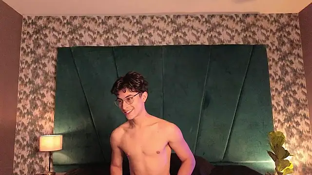 Aaron_Eze's cam snapshot