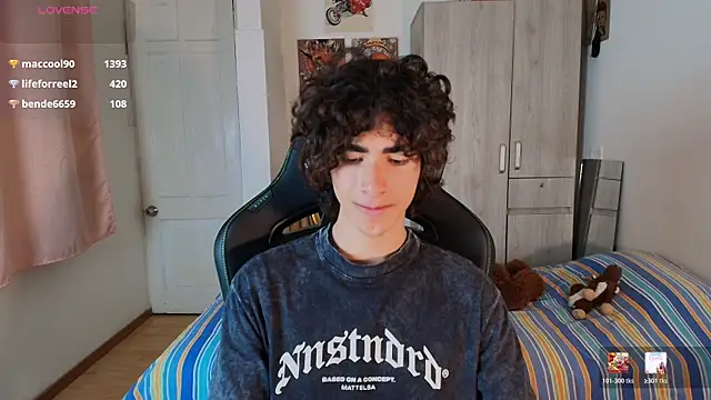 Nude_Boy18's cam snapshot