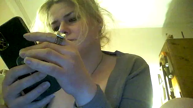 HollyxPretty's cam snapshot