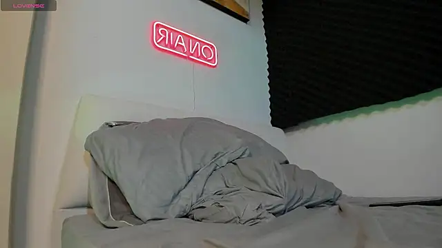 LucianSinclair live sex cam