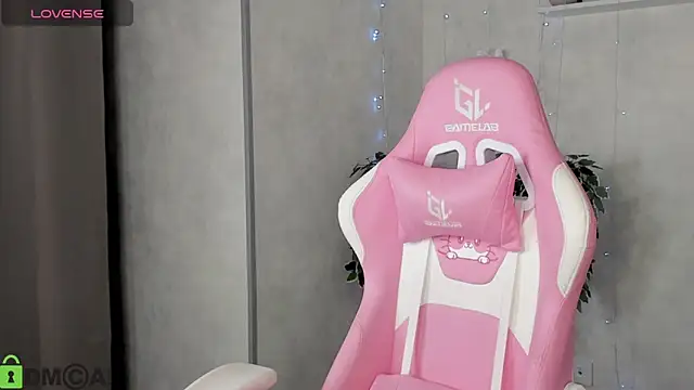 Alicia_Adammss's cam snapshot