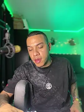 AlphaMasterXxx's cam snapshot