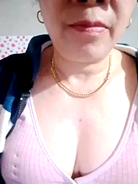 small-house123's cam snapshot