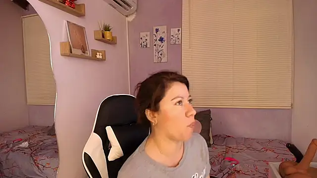 luna_desiree's cam snapshot