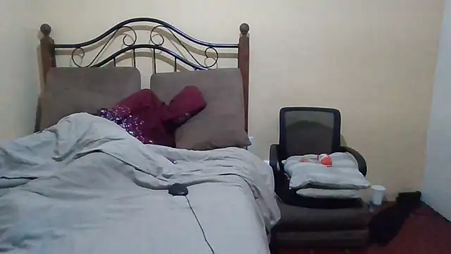 SmallGoodNutt's cam snapshot