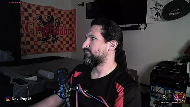 DevilPup75_'s cam snapshot