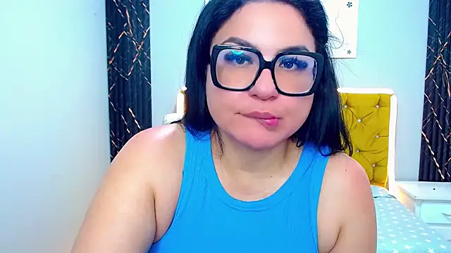 _curvy_latina live sex cam