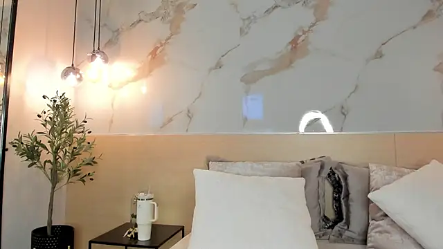 LeaThompson live sex cam