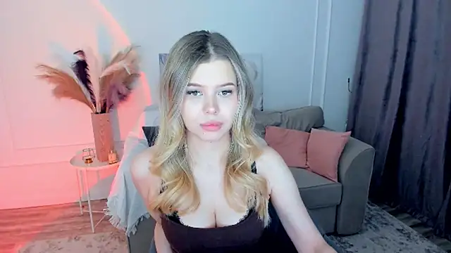 FollowLovee's cam snapshot