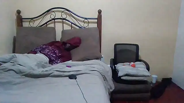 SmallGoodNutt's cam snapshot