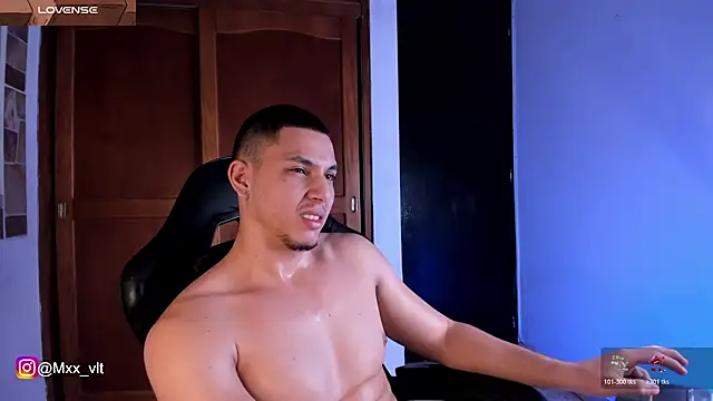 max_valiant1's cam snapshot