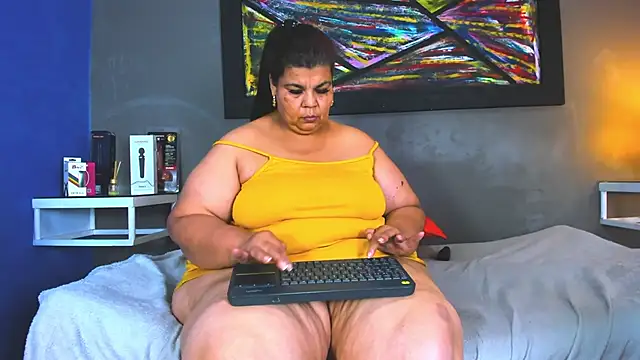 Charlotte_curvy_ live sex cam