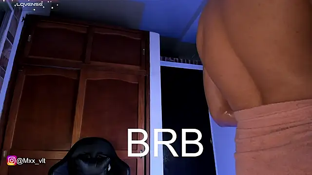 max_valiant1's cam snapshot