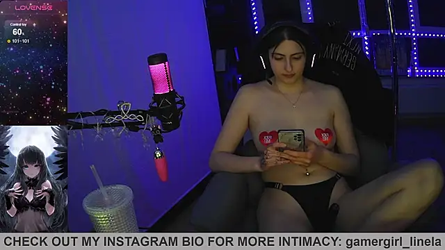 Gamergirl-Linela live sex cam