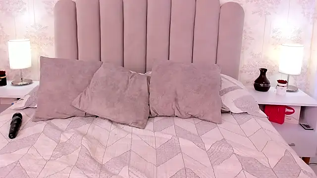 ShaynaHosk live sex cam