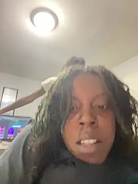 IntrovertedUnicorn live sex cam