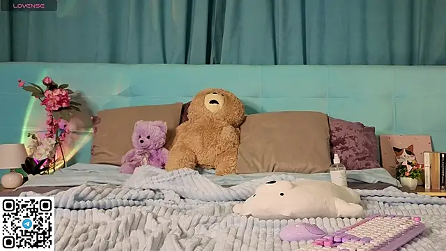 Aurora_Bennet's cam snapshot