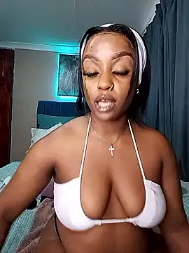 Queen-Chocolate live sex cam