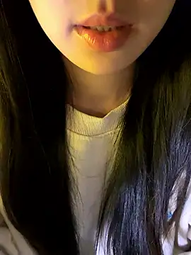 Uyennii02 live sex cam