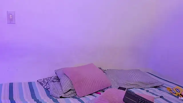 crystalvazquez live sex cam