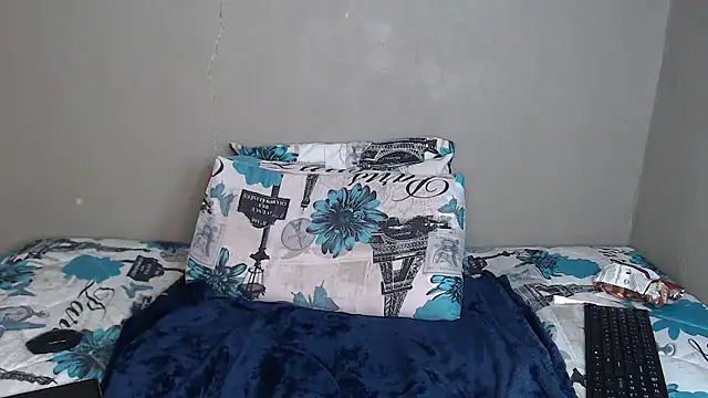 Lunalee's cam snapshot