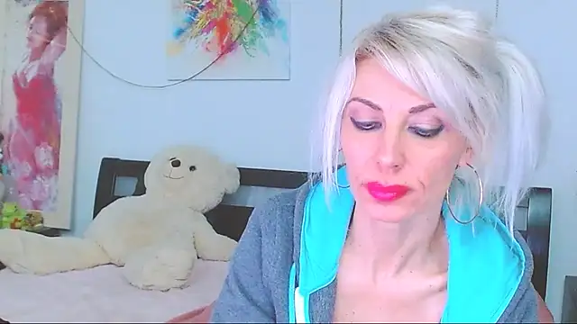 HoneyLara's cam snapshot