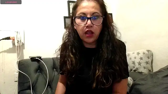 MirandaLatinaLovely live sex cam