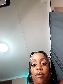 Queen-Chocolate live sex cam