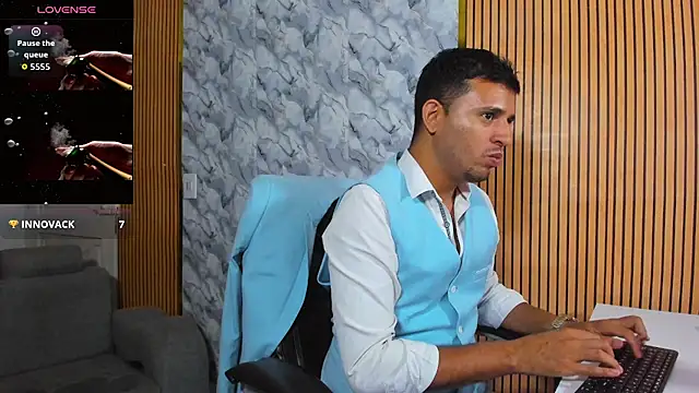 Hideintheoffice's cam snapshot