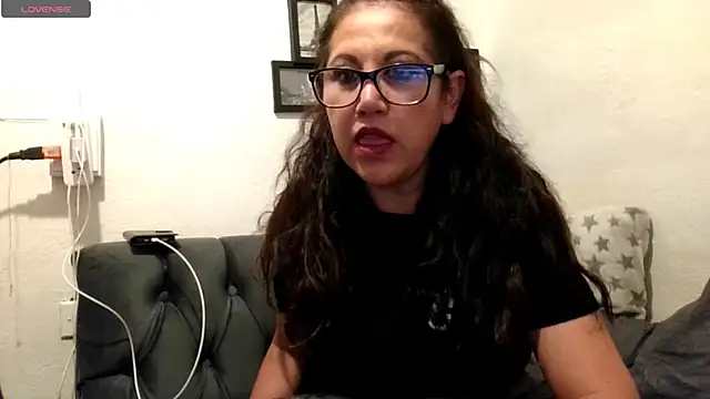 MirandaLatinaLovely's cam snapshot