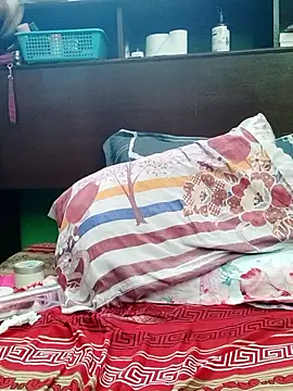 QueenSoreal live sex cam