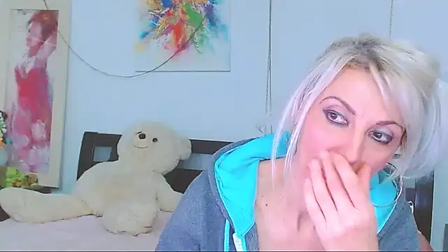 HoneyLara's cam snapshot