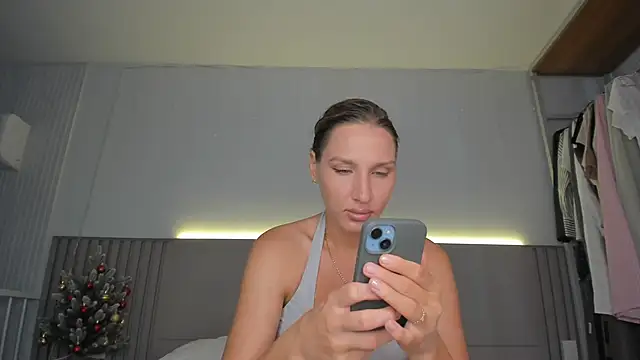 SofiClimbing's cam snapshot