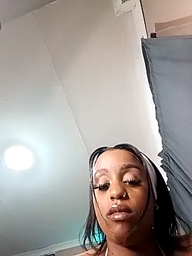 Queen-Chocolate's cam snapshot