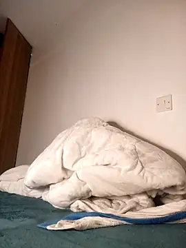 MINNYIRI live sex cam