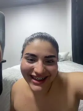 pareja_curiosa19's cam snapshot