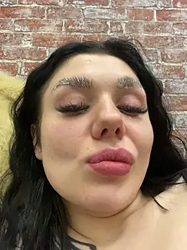 MaeveMoon live sex cam