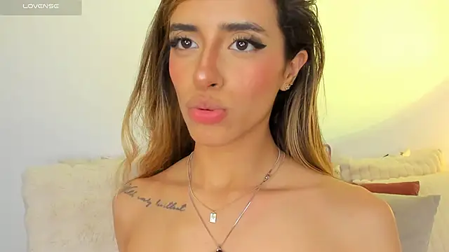 StormiRusso live sex cam